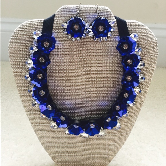 Jewelry - ✨Royal blue fashion statement necklace ✨